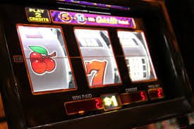 Filipino players enjoying mobile sports betting on taya03